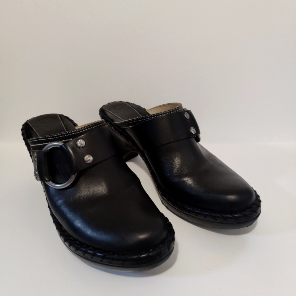 Frye Charlotte Leather Stitch mule in Black